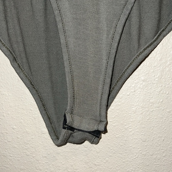 BOOHOO Plus women’s snap crotch stretchy bodysuit US SIZE 20 - Picture 2 of 8